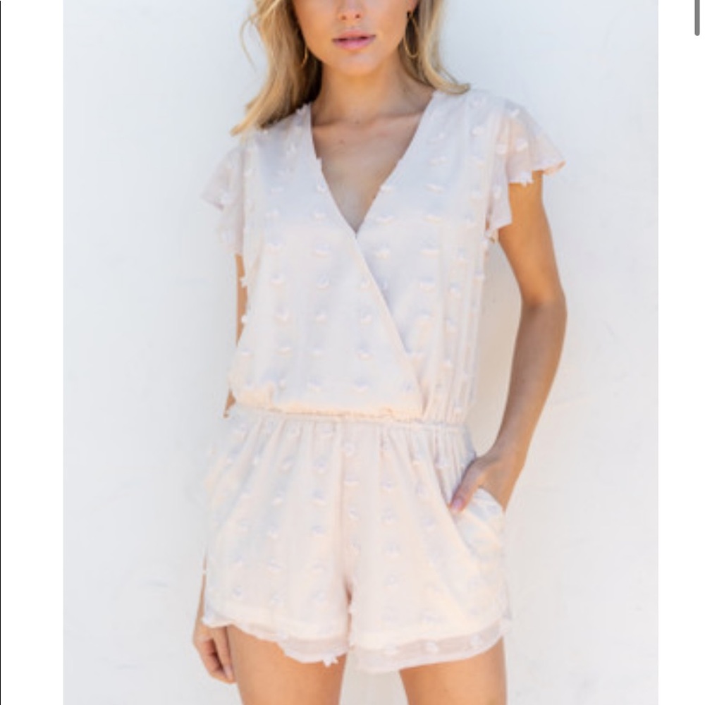 Beige summer romper with pockets ruffle sleeves size small brand new condition